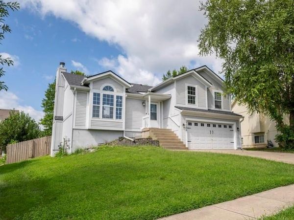 17584 W 111th Terrace, Olathe, KS 66061