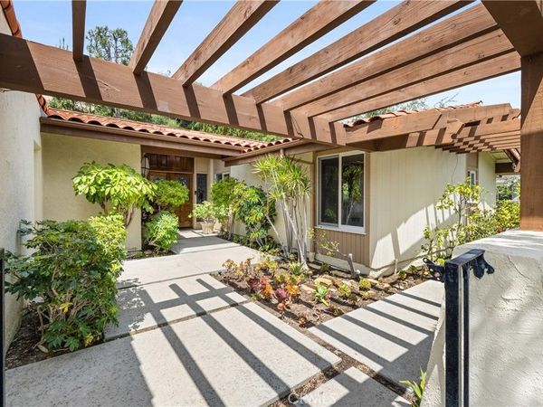 4011 Ellenita Avenue, Tarzana, CA 91356