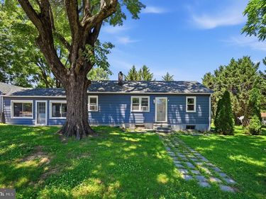 44 S WOODLAWN AVENUE, HAMILTON, VA 20158