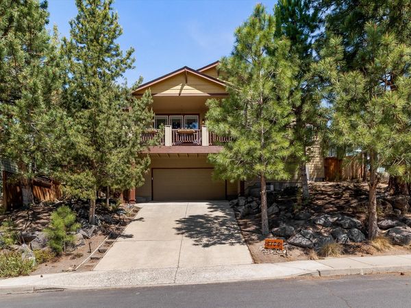 2106 NW Black Pines Place, Bend, OR 97703