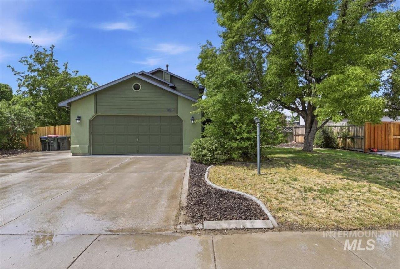 1887 N Monaco Way, Meridian, ID 83646 Main Photo