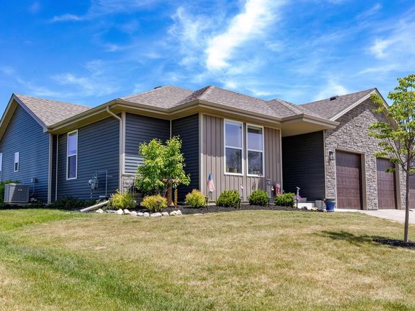 322 Stricker WAY, Unit 20, Edgerton, WI 53534