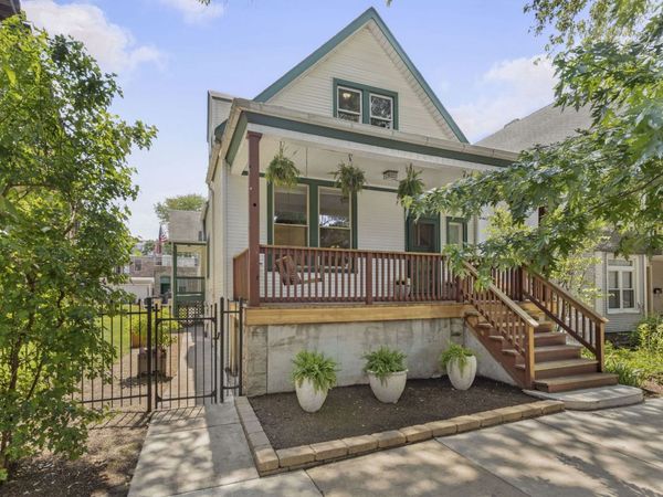 1819 W Cornelia Avenue, Chicago, IL 60657