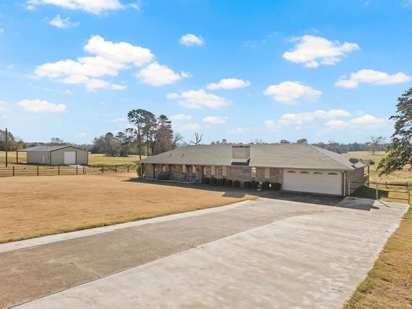 537 SW 12th Avenue, Mount Pleasant, TX 75455