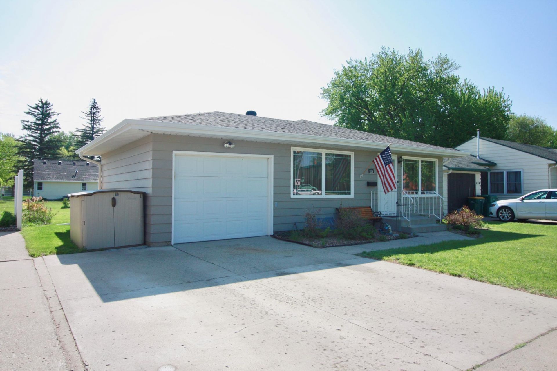 826 4th Street N primary photo