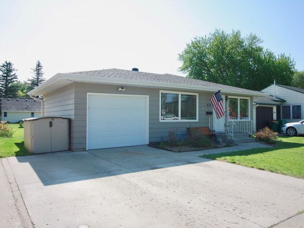 826 4th Street N, Wahpeton, ND 58075