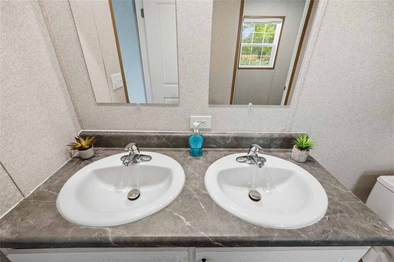 8611 NE 61st Place, Bronson, FL 32621 Photo