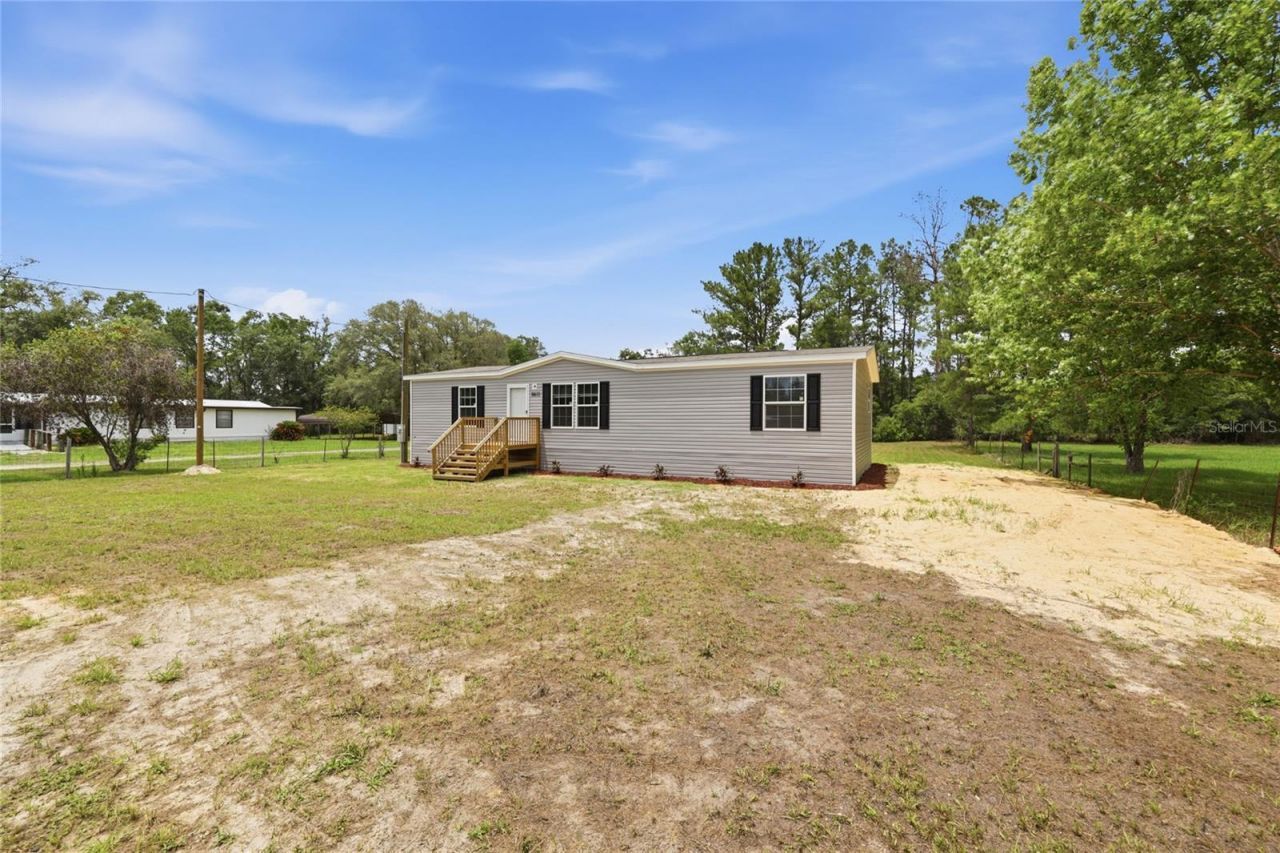 8611 NE 61st Place, Bronson, FL 32621 Photo