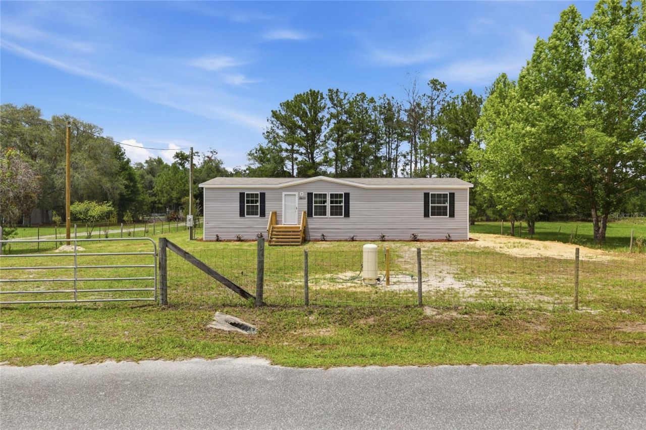 8611 NE 61st Place, Bronson, FL 32621 Photo