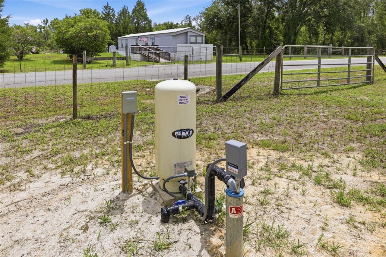 8611 NE 61st Place, Bronson, FL 32621 Photo
