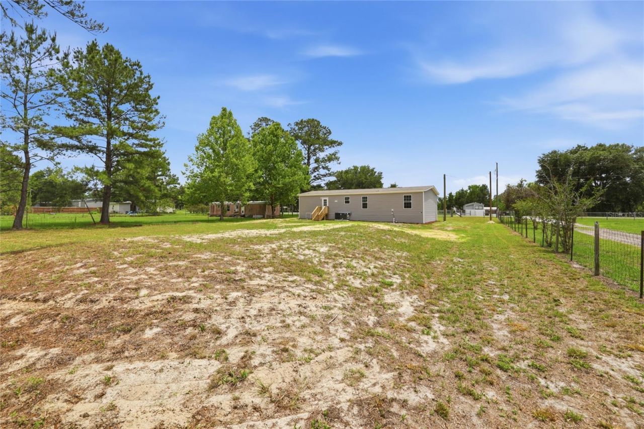 8611 NE 61st Place, Bronson, FL 32621 Photo