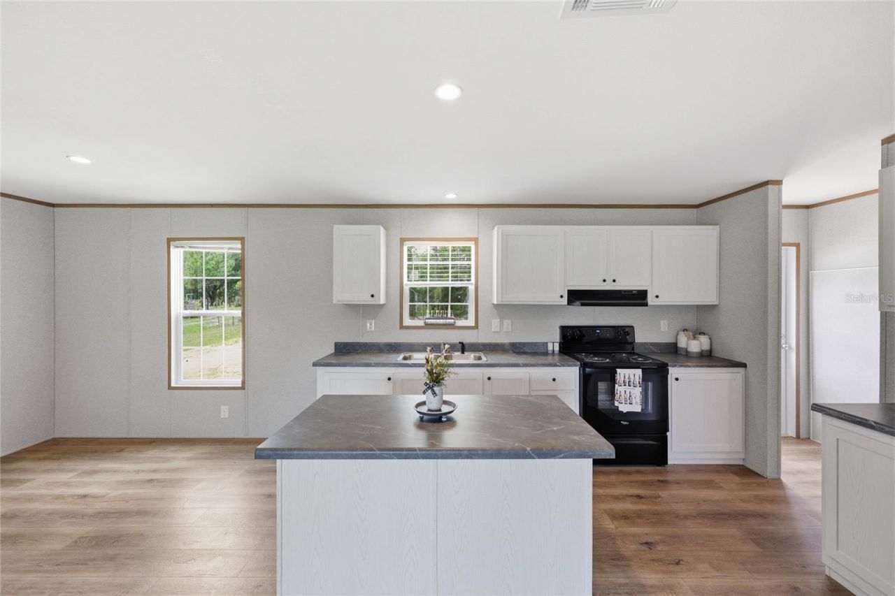 8611 NE 61st Place, Bronson, FL 32621 Photo