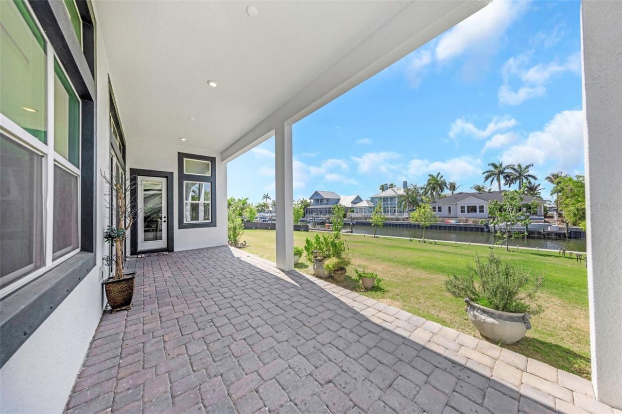 1016 Signet Drive, Apollo Beach, FL 33572 Photo