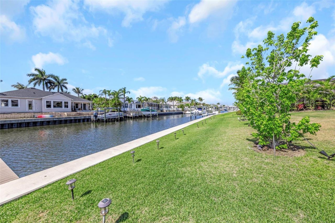 1016 Signet Drive, Apollo Beach, FL 33572 Photo