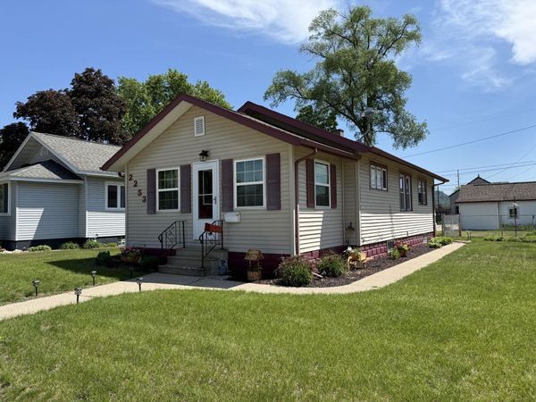 2253 14th St S, La Crosse, WI 54601