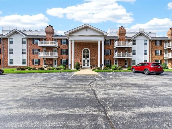 312 Clayton Crossing Drive, Unit 204, Ellisville, MO 63011