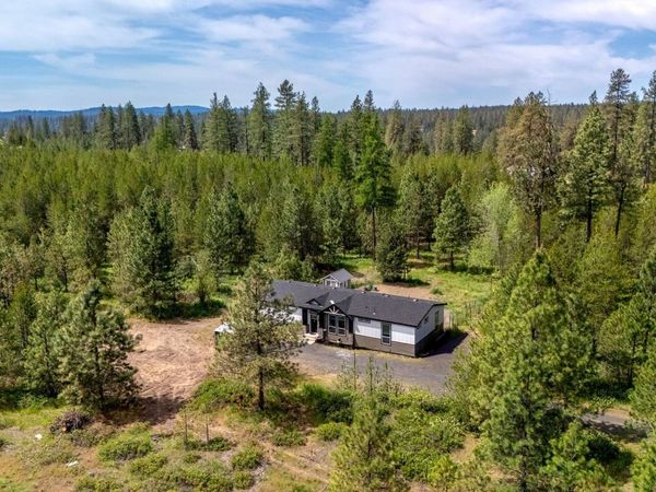 28995 N Hardesty Rd, Chattaroy, WA 99003