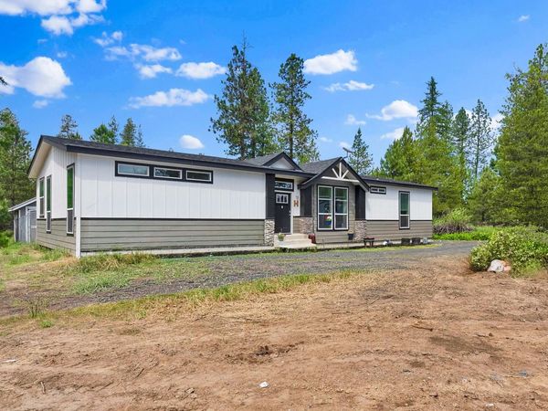 28995 N Hardesty Rd, Chattaroy, WA 99003