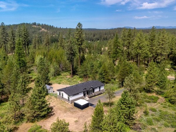 28995 N Hardesty Rd, Chattaroy, WA 99003