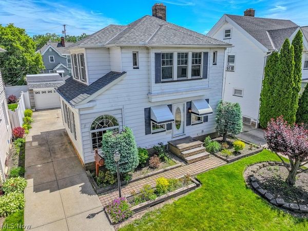 17709 Crestland Road, Cleveland, OH 44119
