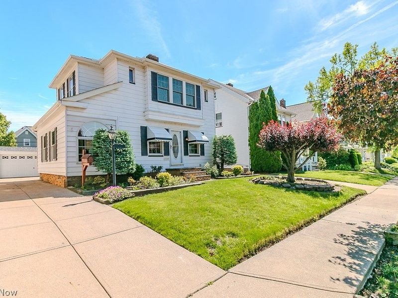 17709 Crestland Road, Cleveland, OH 44119 Photo 2