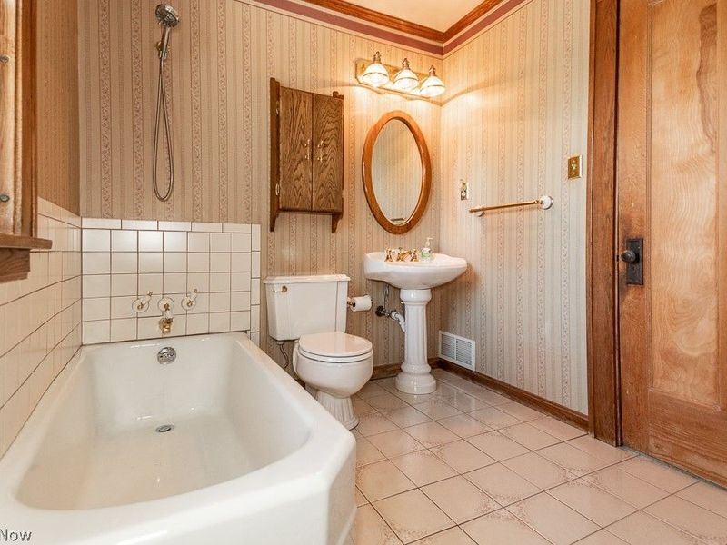 17709 Crestland Road, Cleveland, OH 44119 Photo 26
