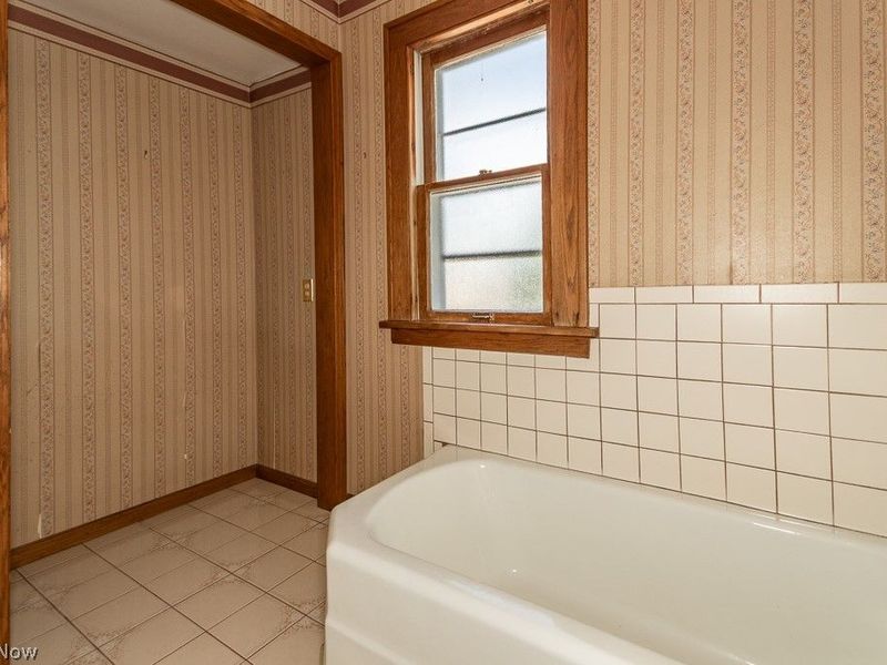 17709 Crestland Road, Cleveland, OH 44119 Photo 28