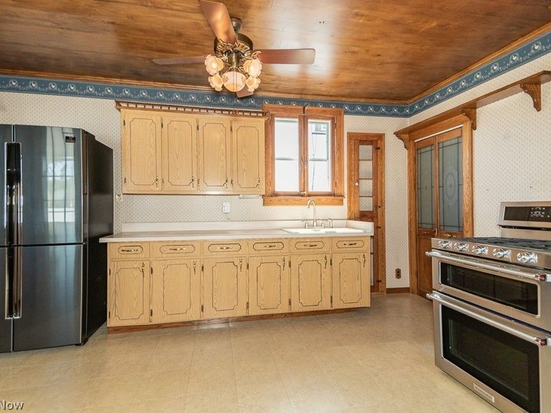 17709 Crestland Road, Cleveland, OH 44119 Photo 3