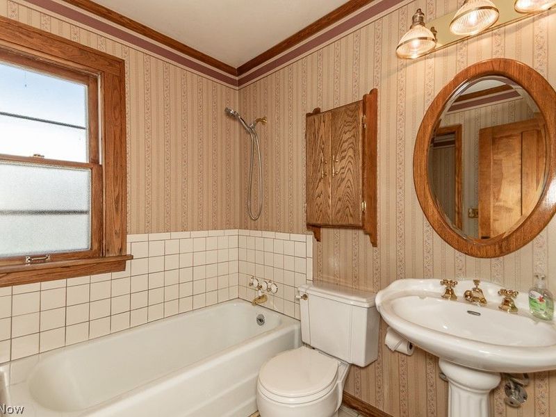 17709 Crestland Road, Cleveland, OH 44119 Photo 33