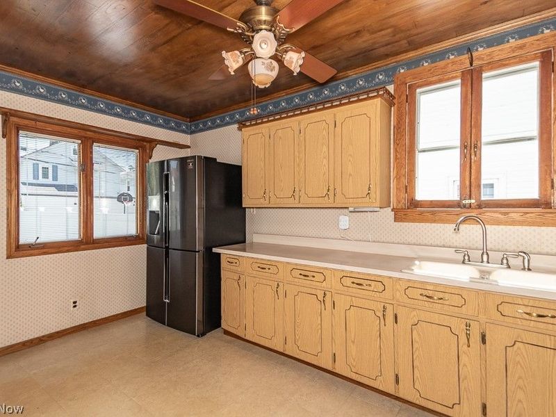 17709 Crestland Road, Cleveland, OH 44119 Photo 36