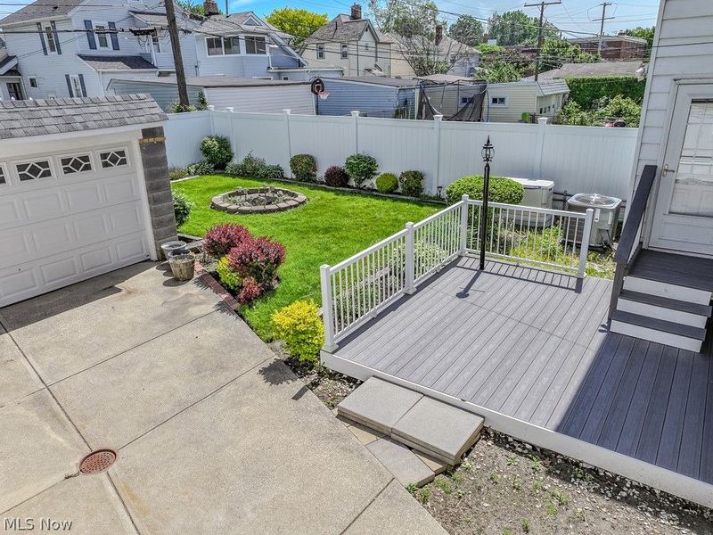 17709 Crestland Road, Cleveland, OH 44119 Photo 5