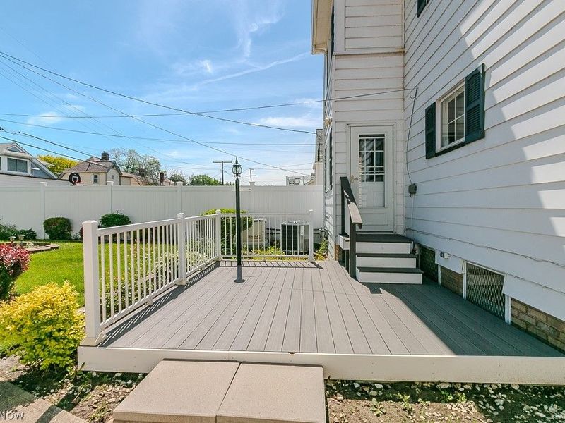 17709 Crestland Road, Cleveland, OH 44119 Photo 9