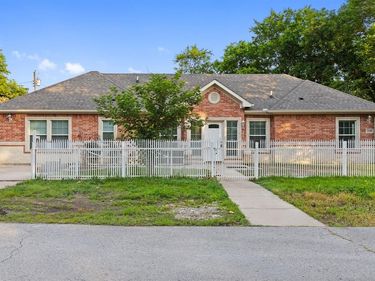 2410 Carleta Street, Dallas, TX 75253