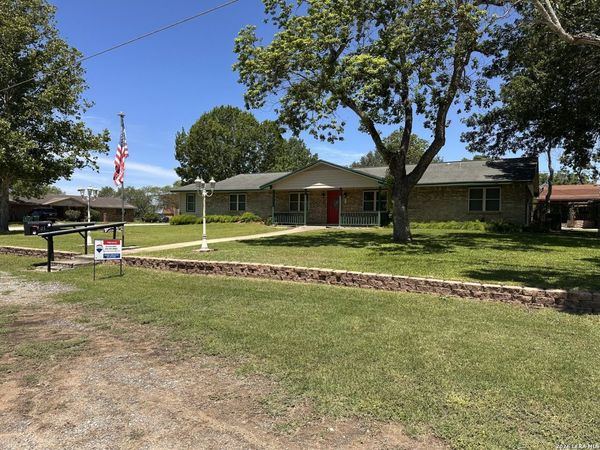 601 POPLAR ST, Jourdanton, TX 78026