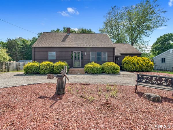 8 Chapel Hill, Montville, CT 06370