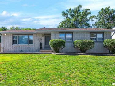 2008 LIGHTER Street, Pekin, IL 61554