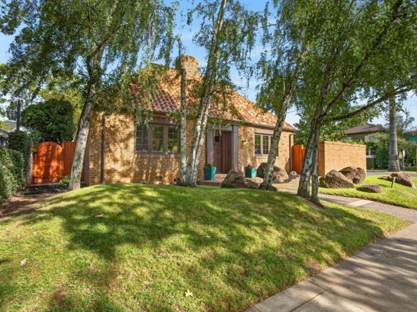 945 44TH St, Sacramento, CA 95819