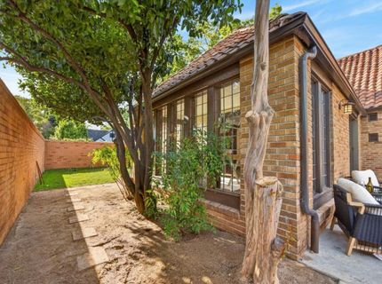 945 44th St, Sacramento, CA 95819 Photo