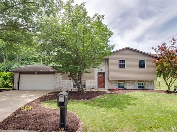5204 Pin Oak Drive , Alton, IL 62002