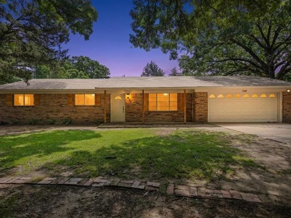 104 Royal Ln , Edgewood, TX 75117