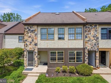240 SMALLWOOD COURT, WEST CHESTER, PA 19380