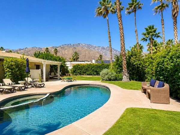 1318 E Via Escuela, Palm Springs, CA 92262