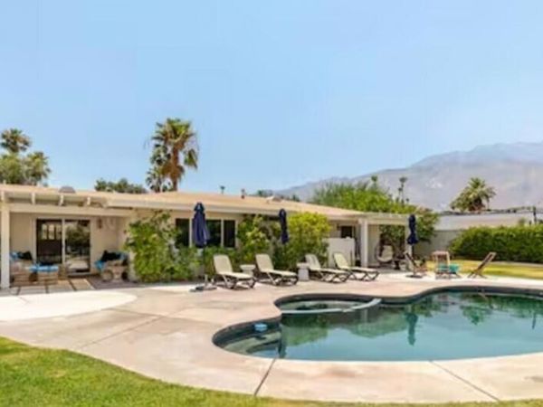 1318 E Via Escuela, Palm Springs, CA 92262