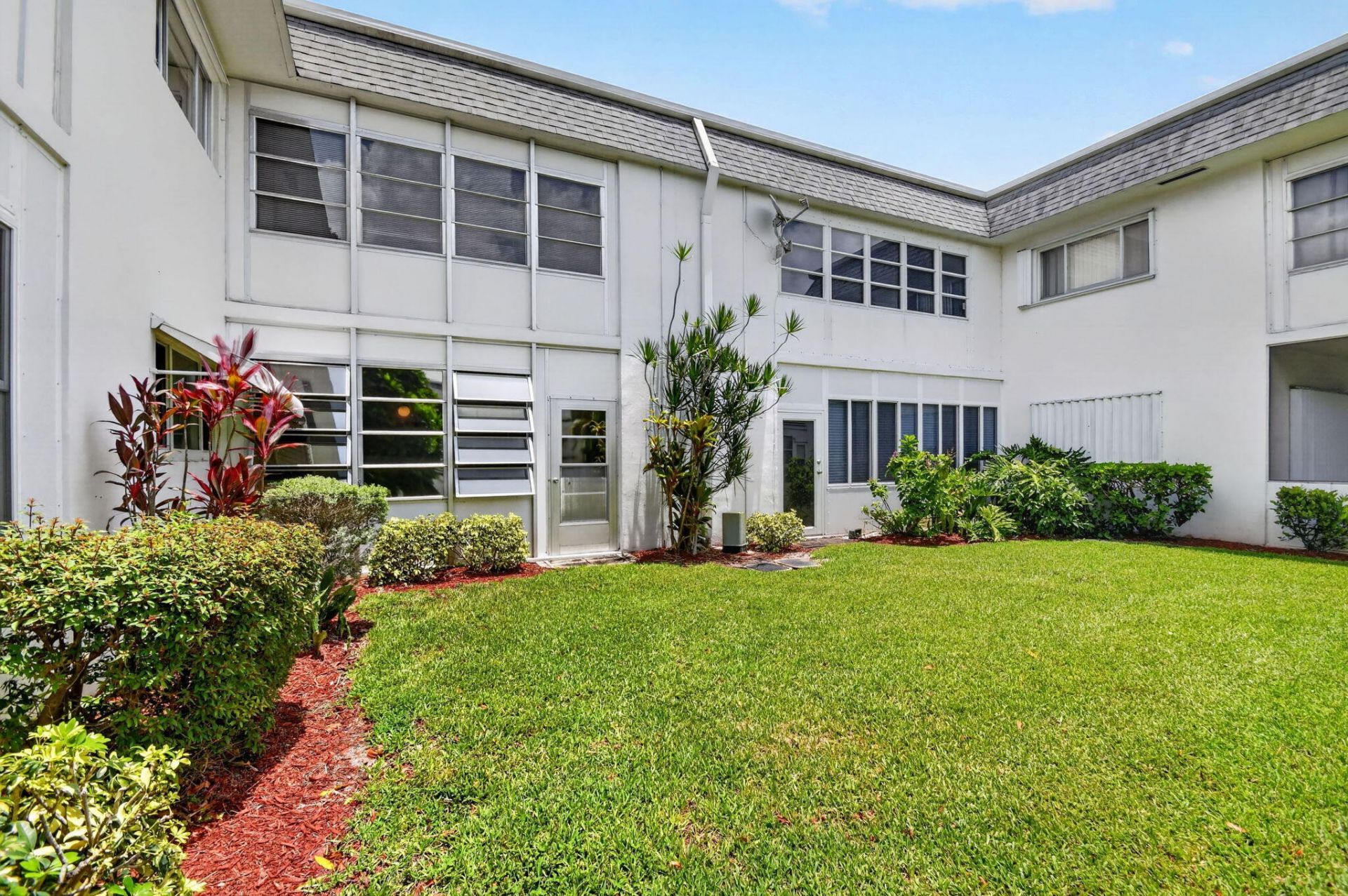 3240 Lake Osborne Drive, Unit Apt 104, Lake Worth Beach, FL 33461 Photo