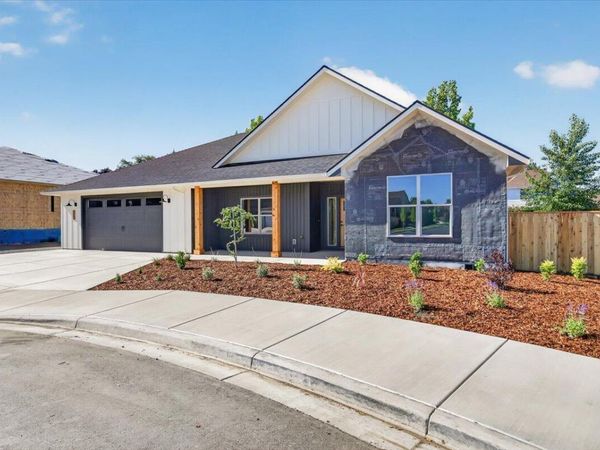 3304 Tree Top Drive, Medford, OR 97504