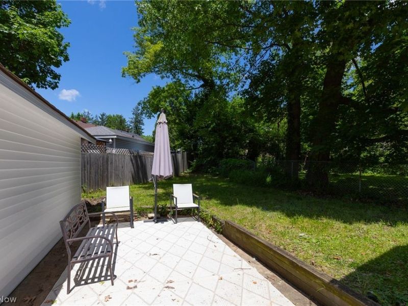 807 Stoner Street , Akron, OH 44320 Photo 3