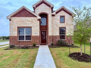 9901 Diamondhead Drive, Fort Worth, TX 76179