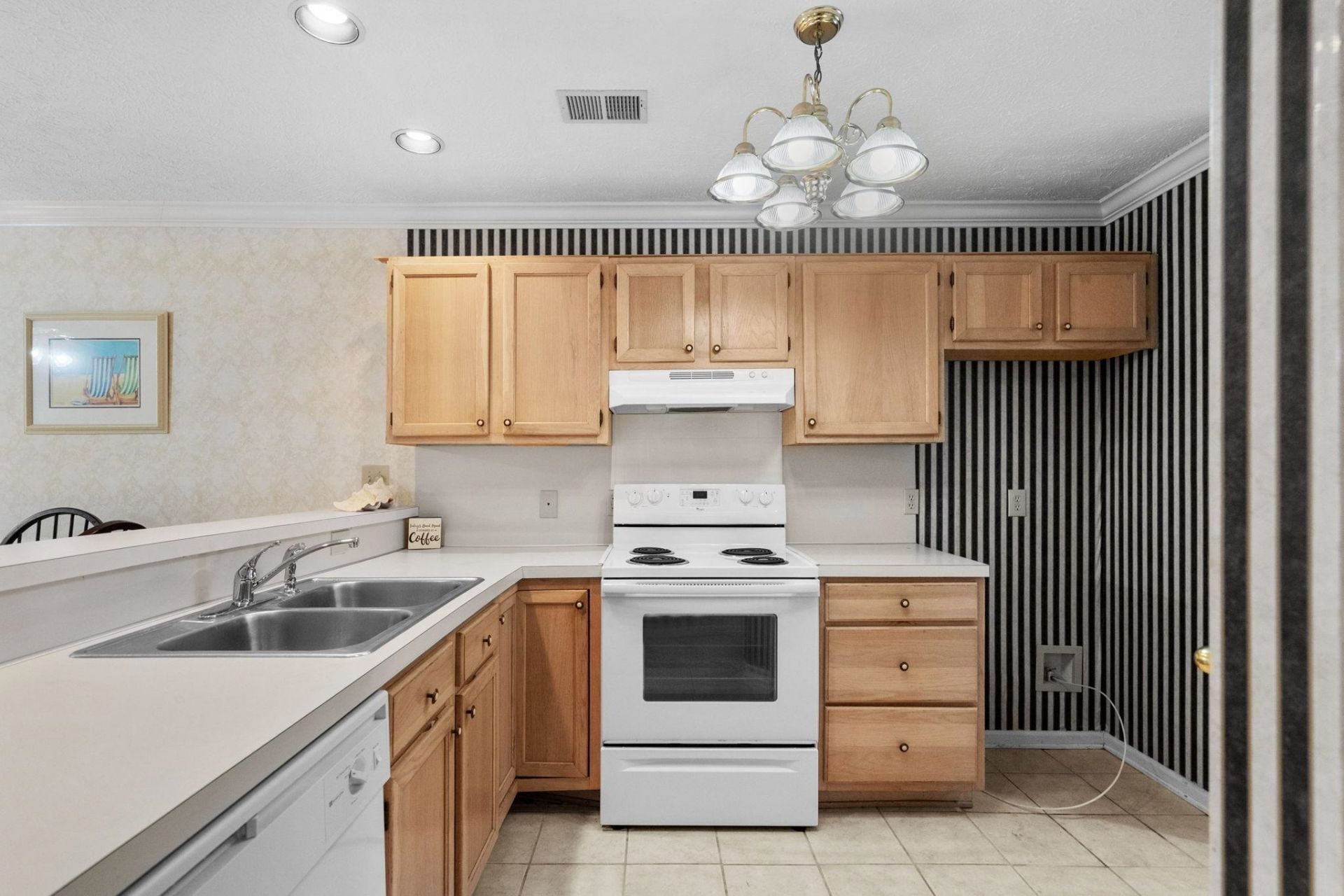4105 Pinehurst Circle Photo 6
