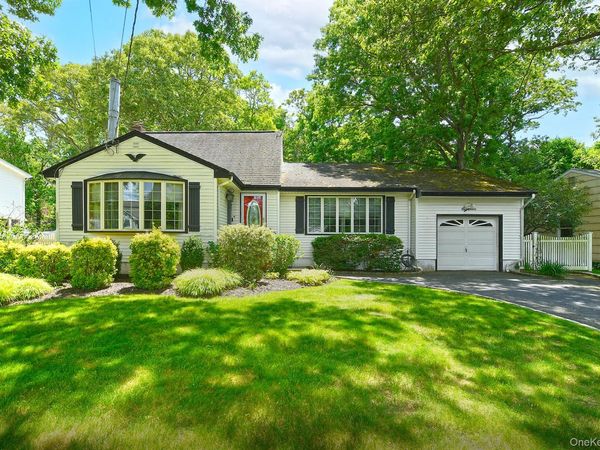 18 Homeland Drive , Huntington, NY 11743