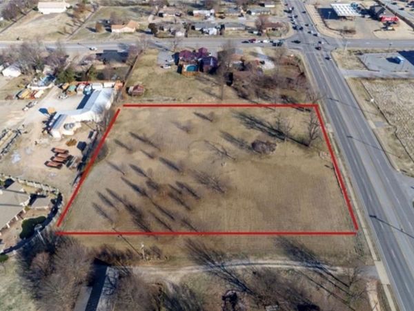 3722 Old Missouri Road , Springdale, AR 72764